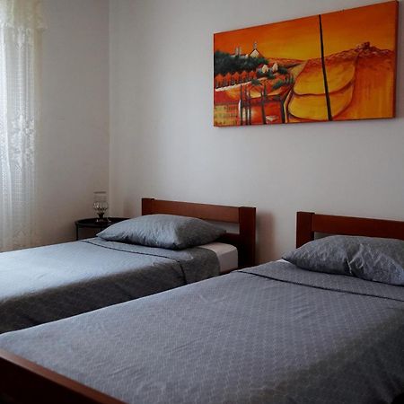 Ferienwohnung Nada 5 - Apartman S Pogledom Na More Pula Exterior foto