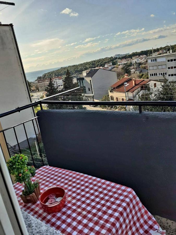 Ferienwohnung Nada 5 - Apartman S Pogledom Na More Pula Exterior foto