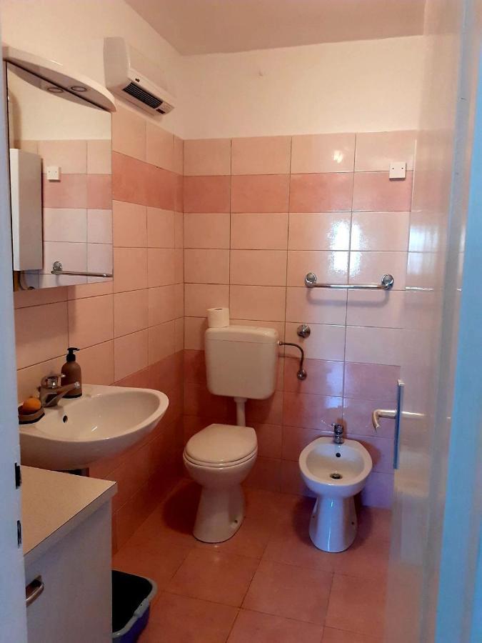 Ferienwohnung Nada 5 - Apartman S Pogledom Na More Pula Exterior foto