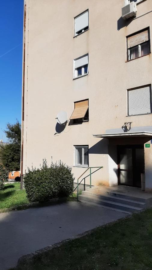 Ferienwohnung Nada 5 - Apartman S Pogledom Na More Pula Exterior foto