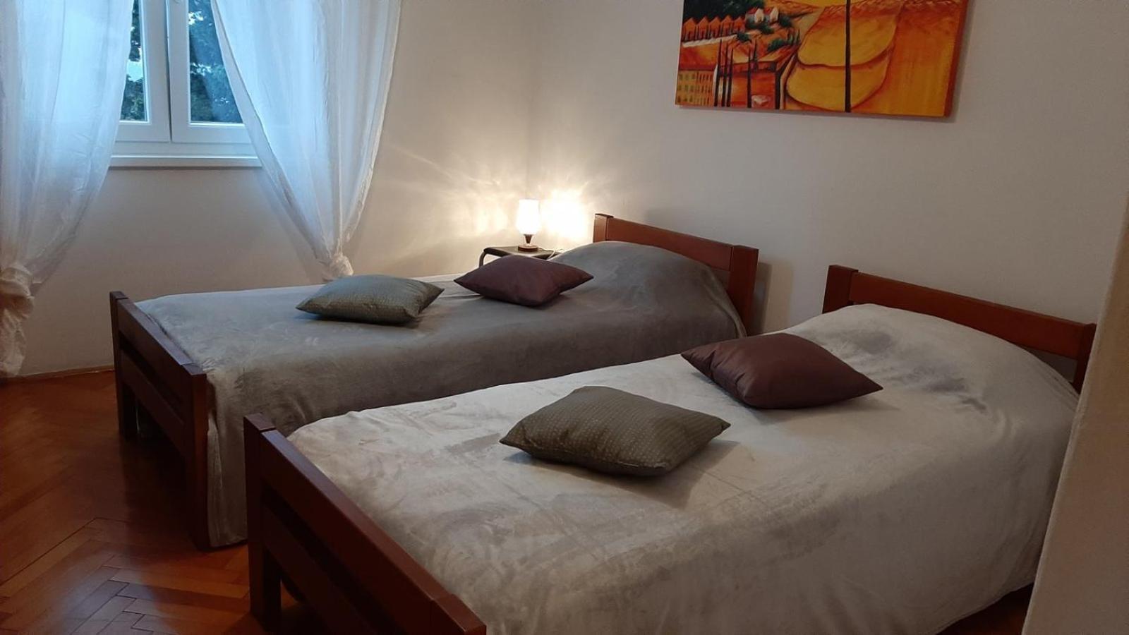 Ferienwohnung Nada 5 - Apartman S Pogledom Na More Pula Exterior foto